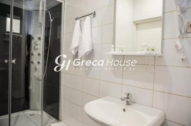 Sale of Hotel with Acropolis View in Athens Historic Centre – Rare Investment Opportunity - Photo 12