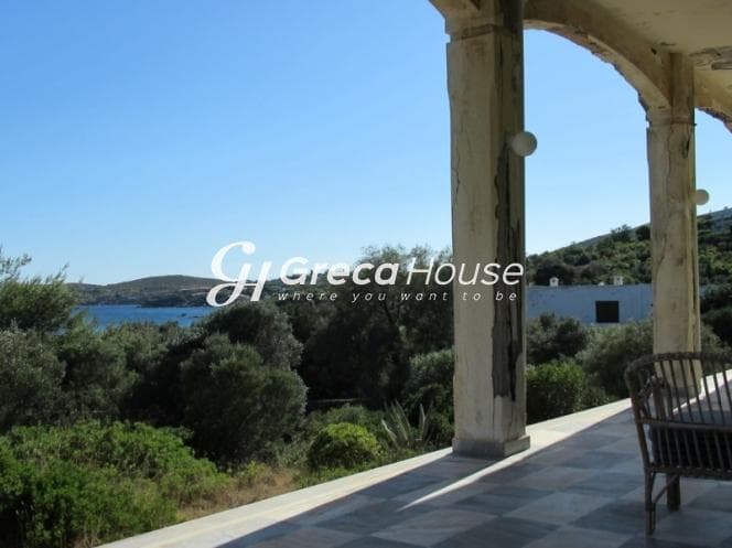 Εξαιρετική Παραθαλάσσια Βίλα στο Σούνιο με Απεριόριστη Θέα Θάλασσα και Οικόπεδο 8.200 τ.μ. - Φωτογραφία 1
