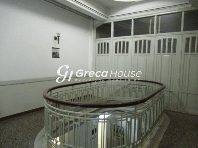 Πωλούνται Δύο Επαγγελματικά Κτίρια στην Ομόνοια, Κέντρο Αθήνας – 2.701,2 τ.μ. - Φωτογραφία 2