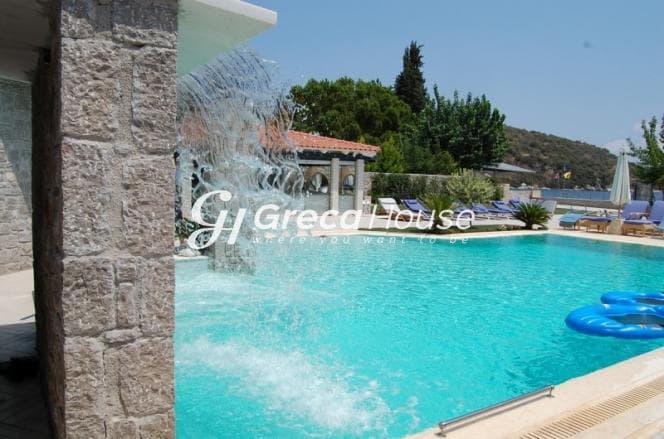 Luxury Beachfront Villa with Sea View and Pool for Sale in Epidavros - Photo 1