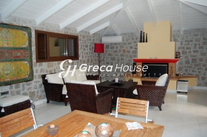 Luxury Beachfront Villa with Sea View and Pool for Sale in Epidavros - Photo 11