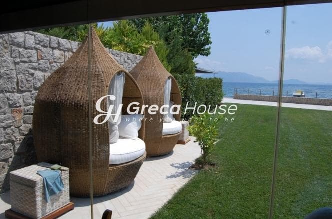 Luxury Beachfront Villa with Sea View and Pool for Sale in Epidavros - Photo 3