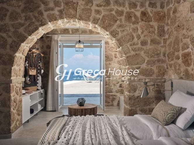 Luxurious 270m² Beachfront Villa with Pool and Sea View in Zakynthos - Photo 8