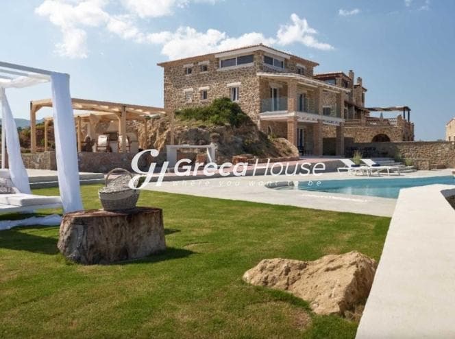 Luxurious 270m² Beachfront Villa with Pool and Sea View in Zakynthos - Photo 17