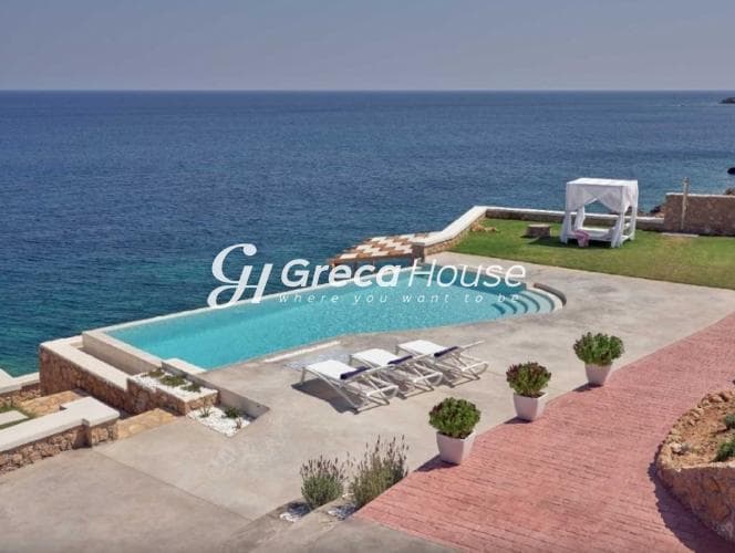 Luxurious 270m² Beachfront Villa with Pool and Sea View in Zakynthos - Photo 2
