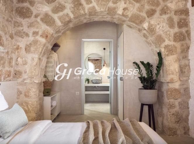 Luxurious 270m² Beachfront Villa with Pool and Sea View in Zakynthos - Photo 11