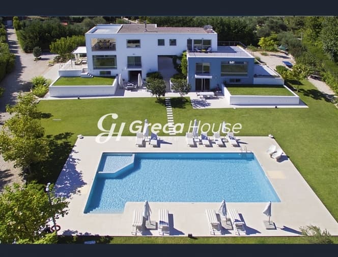 Πολυτελής Παραθαλάσσια Βίλα 460 τ.μ. με Τρεις Κατοικίες και Πισίνα στη Δασσιά Κέρκυρας - Φωτογραφία 1