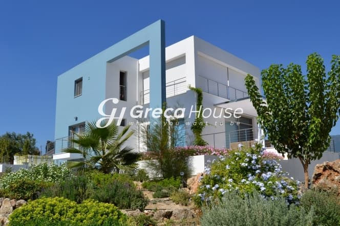 Πολυτελής Παραθαλάσσια Βίλα 460 τ.μ. με Τρεις Κατοικίες και Πισίνα στη Δασσιά Κέρκυρας - Φωτογραφία 3