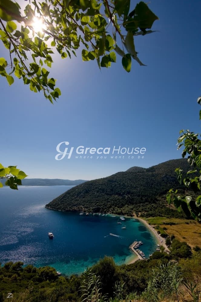 Μοναδικό Παραθαλάσσιο Οικόπεδο 150.000τ.μ. στα Σύβοτα Λευκάδας - Φωτογραφία 1