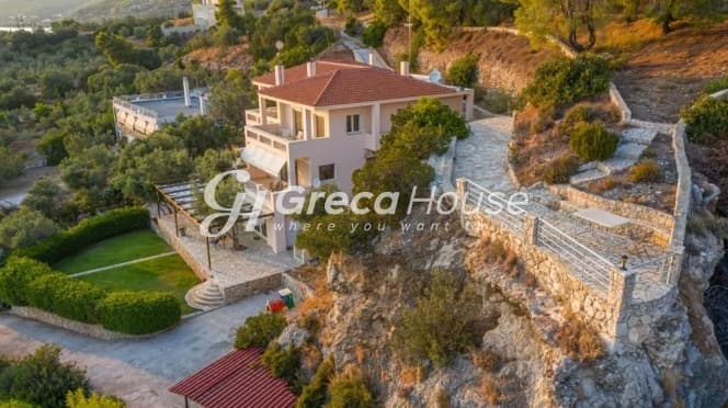 Πολυτελής Παραθαλάσσια Βίλα 560 τ.μ. με Ιδιωτική Παραλία στο Λουτράκι - Φωτογραφία 9