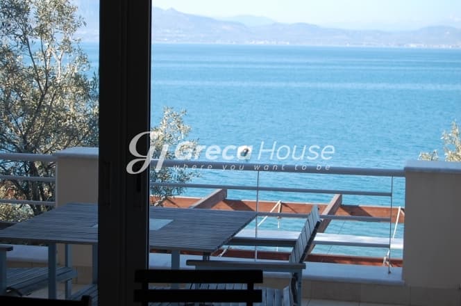 Πολυτελής Παραθαλάσσια Βίλα 560 τ.μ. με Ιδιωτική Παραλία στο Λουτράκι - Φωτογραφία 8