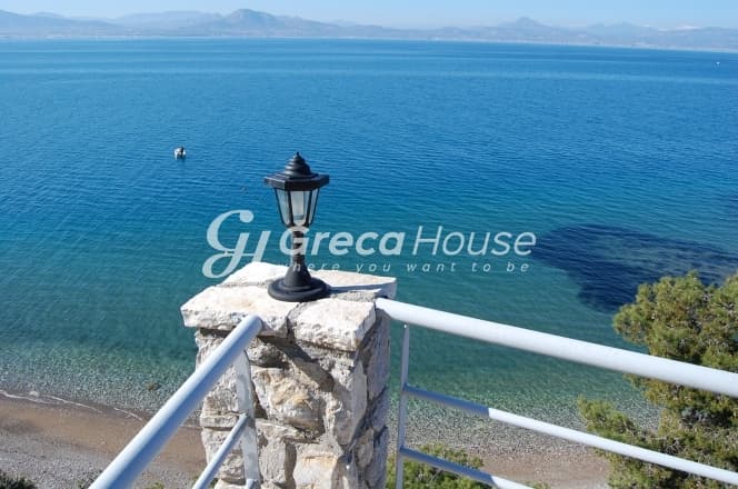 Πολυτελής Παραθαλάσσια Βίλα 560 τ.μ. με Ιδιωτική Παραλία στο Λουτράκι - Φωτογραφία 2