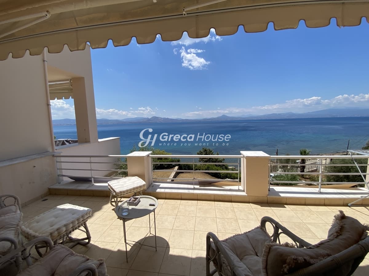 Πολυτελής Παραθαλάσσια Βίλα 560 τ.μ. με Ιδιωτική Παραλία στο Λουτράκι - Φωτογραφία 4