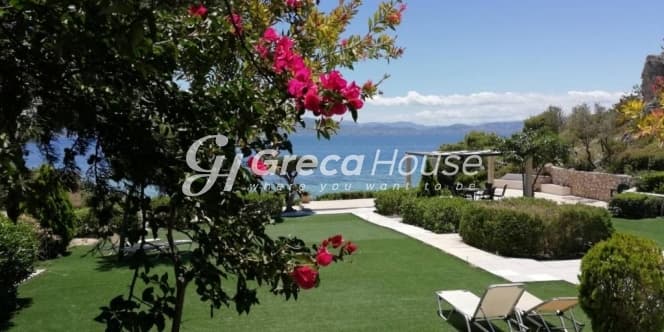 Παραθαλάσσια Πολυτελής Βίλα 190 τ.μ. με Άμεση Πρόσβαση στη Θάλασσα στο Λουτράκι - Φωτογραφία 2