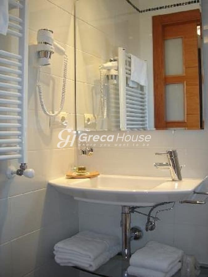 Seaside Hotel in Loutraki: 1,960 sqm Investment Opportunity with Sea Views - Photo 7
