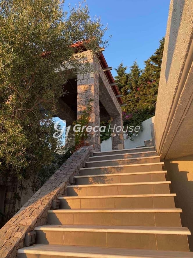 Πολυτελής Τριώροφη Βίλα με Θέα Θάλασσα και Πισίνα στον Θεολόγο Μαλεσίνας - Φωτογραφία 15