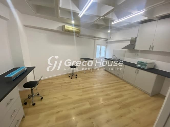 82m² Renovated Commercial Office in Athens Tower, Ampelokipi - Photo 1