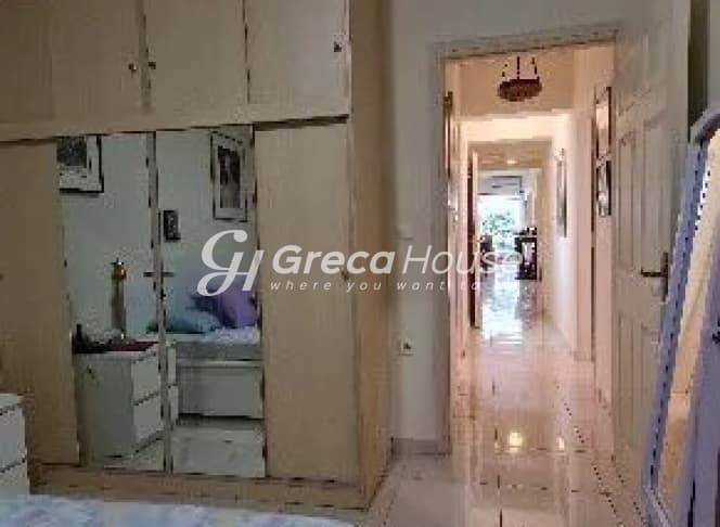 Elegant 3-Bedroom Apartment with Square Views in Vibrant Kypseli, Athens - Photo 5