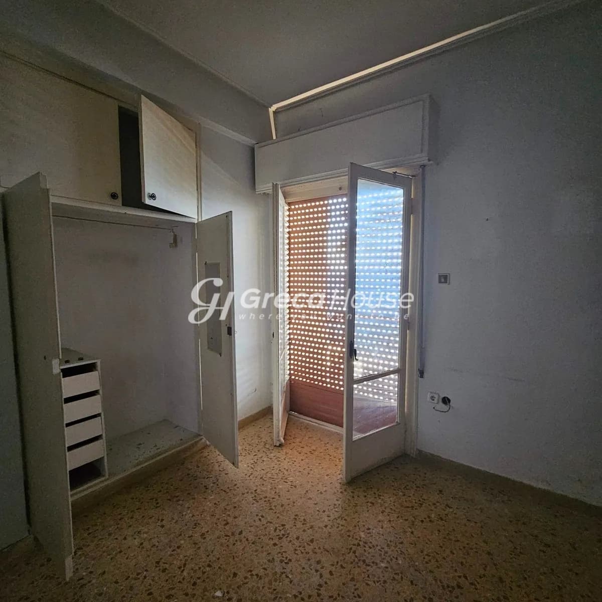 Prime 5-Level Investment Building in Loutraki, Steps from the Sea - Photo 5