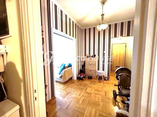 Stunning 3-Bedroom Apartment in Athens' Vibrant Mavili Square, Ilisia - Photo 35