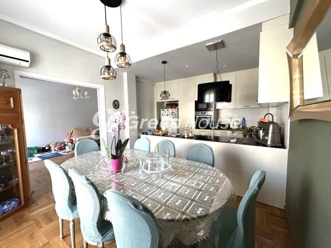 Stunning 3-Bedroom Apartment in Athens' Vibrant Mavili Square, Ilisia - Photo 1
