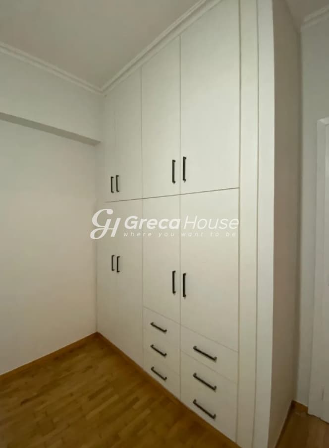 Renovated 2-Bedroom Apartment in Piraeus Port - Photo 7