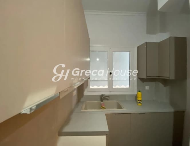 Renovated 2-Bedroom Apartment in Piraeus Port - Photo 2
