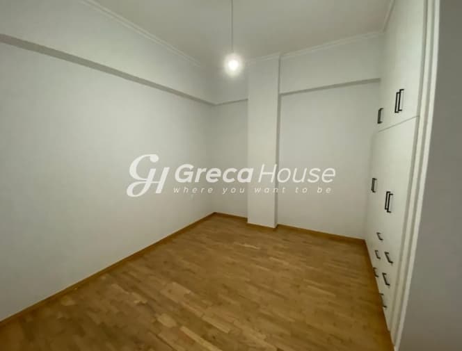 Renovated 2-Bedroom Apartment in Piraeus Port - Photo 10