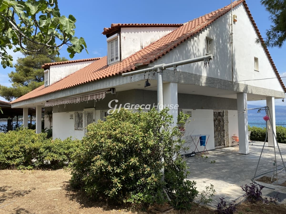 Παραθαλάσσια βίλα στην Εύβοια με απεριόριστη θέα θάλασσα - Φωτογραφία 2