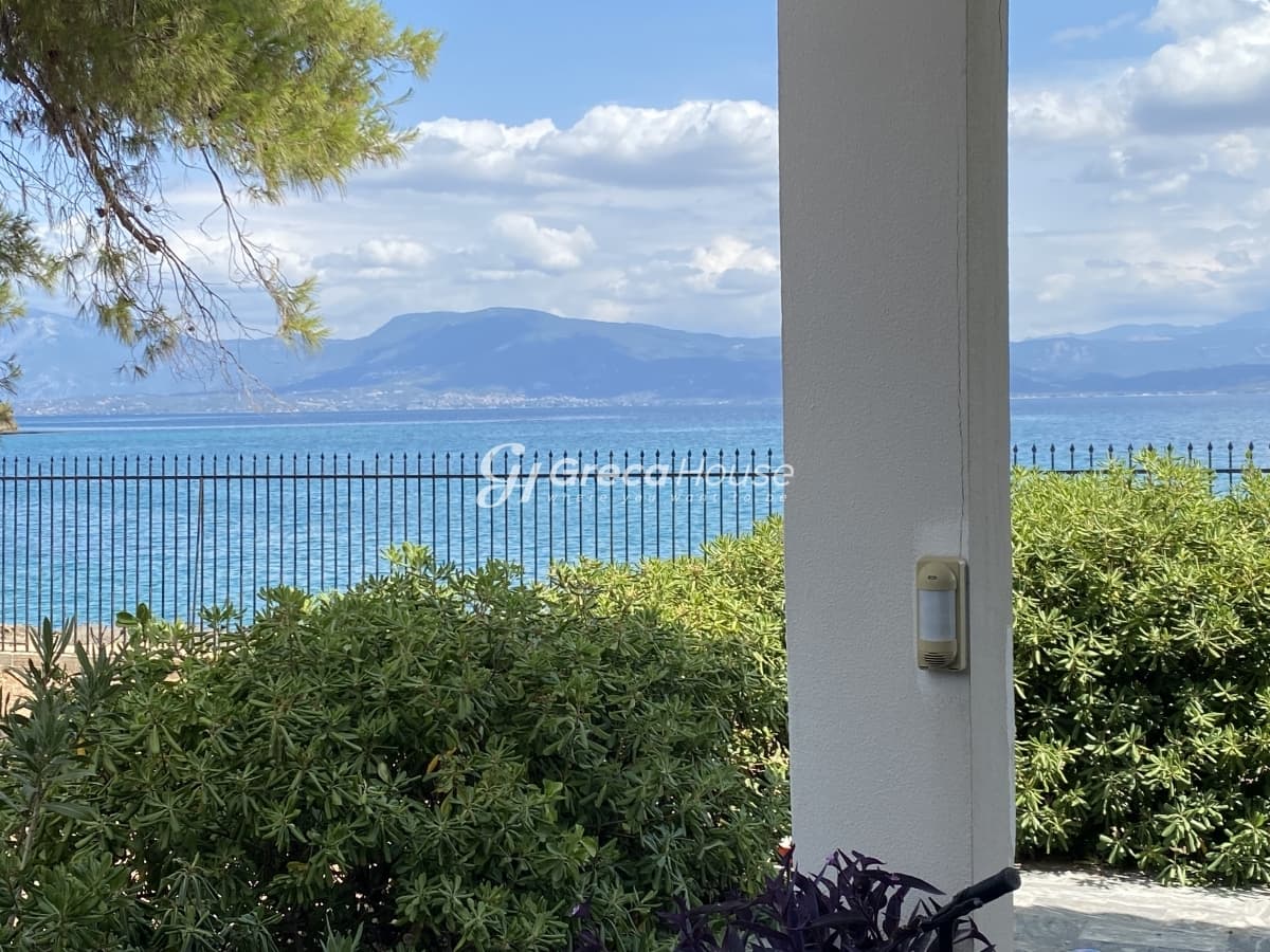 Παραθαλάσσια βίλα στην Εύβοια με απεριόριστη θέα θάλασσα - Φωτογραφία 14