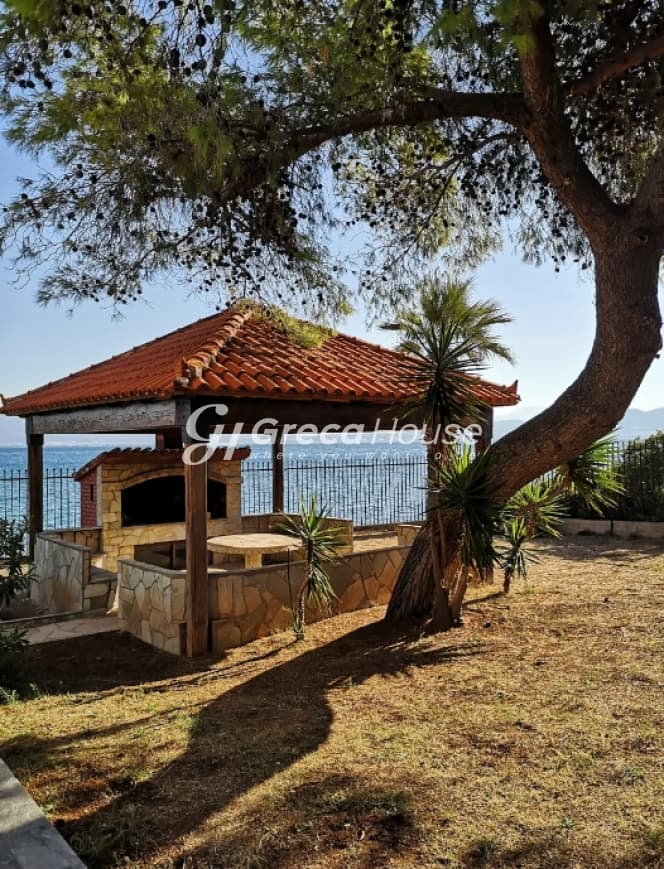Παραθαλάσσια βίλα στην Εύβοια με απεριόριστη θέα θάλασσα - Φωτογραφία 4
