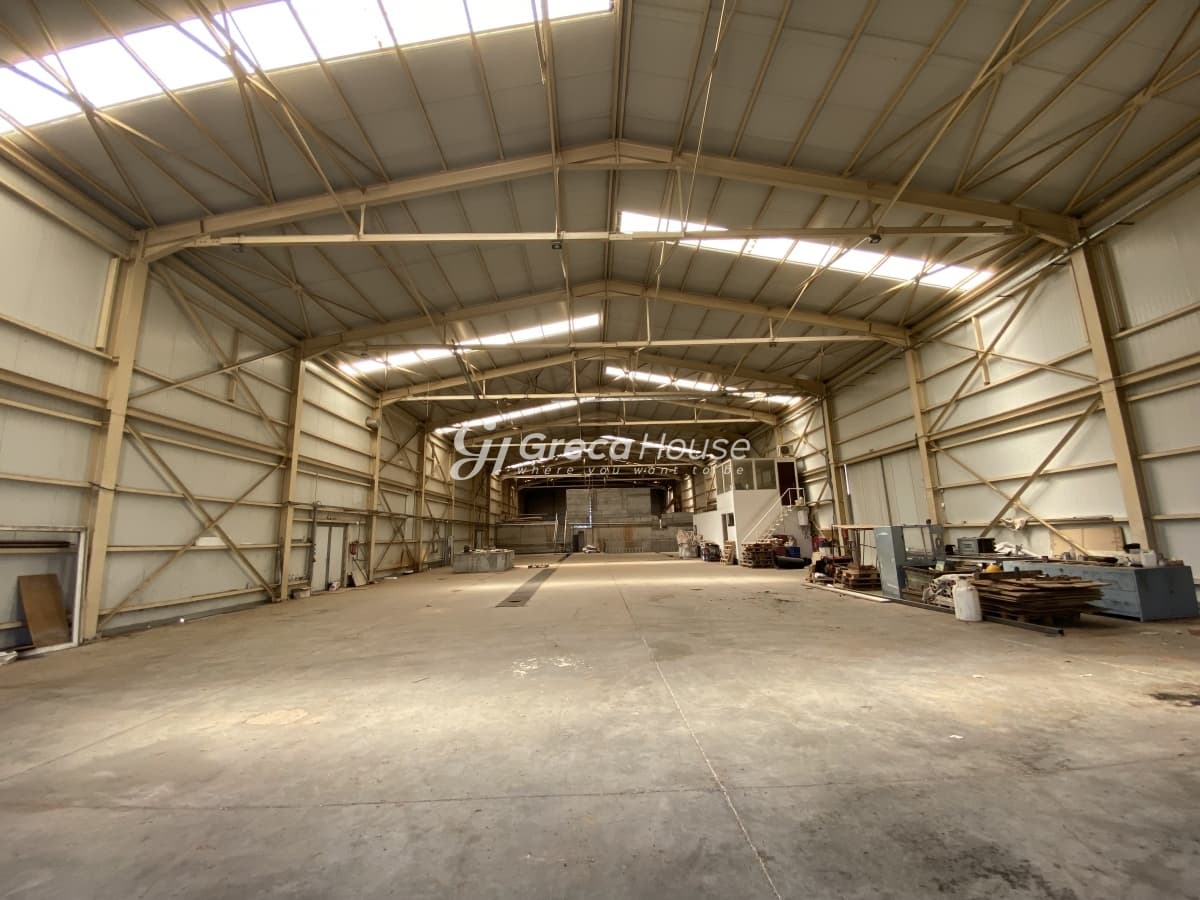 مبنى تجاري بهيكل معدني للبيع في أفيلدا، إيفيا - صورة 12