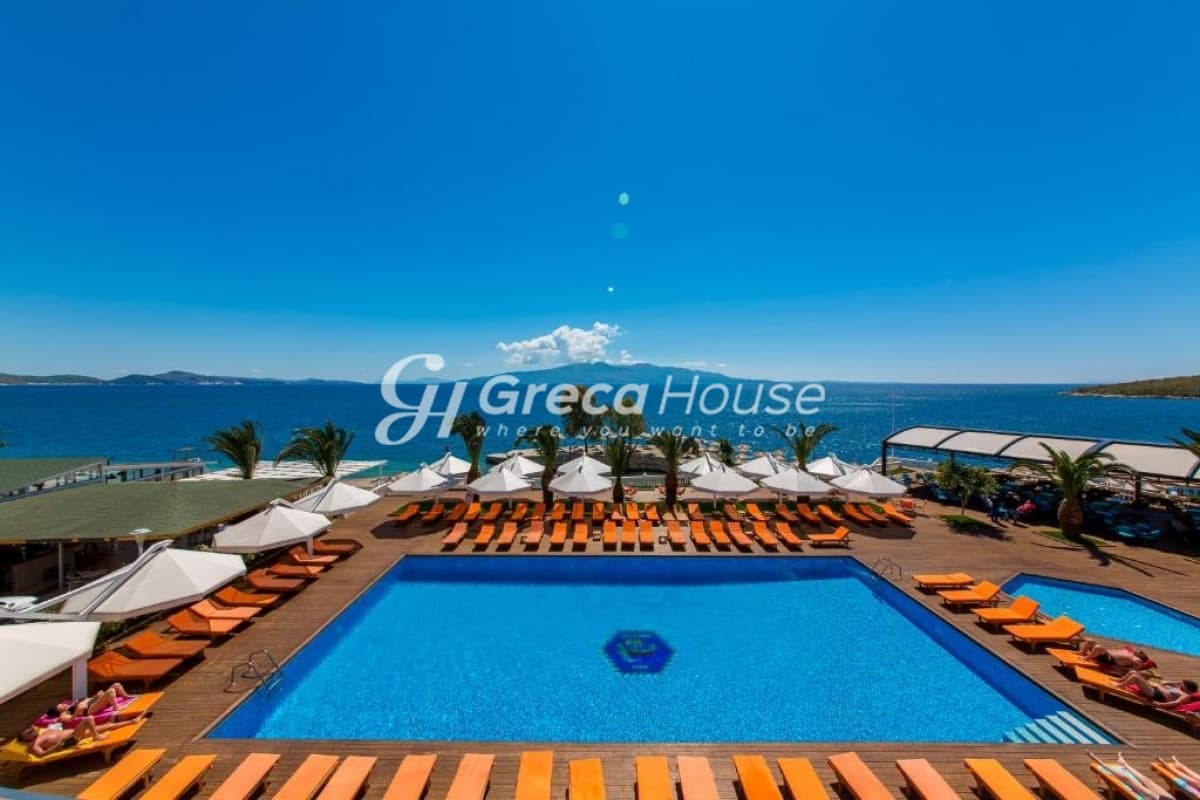 Patras – Fully Renovated Seaside Hotel for Sale with High Investment Return - Photo 1