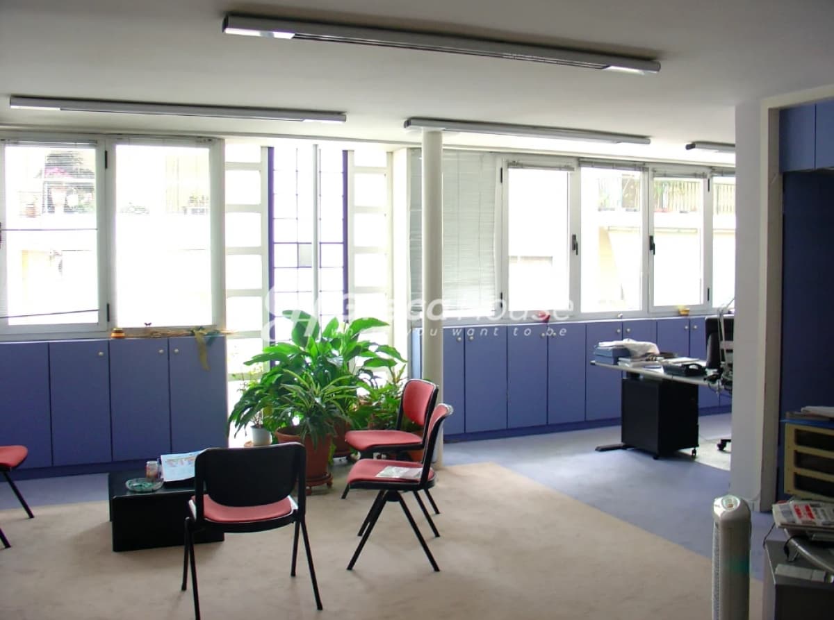 مبنى تجاري مميز في ليكافيتوس، كولوناكي - صورة 3