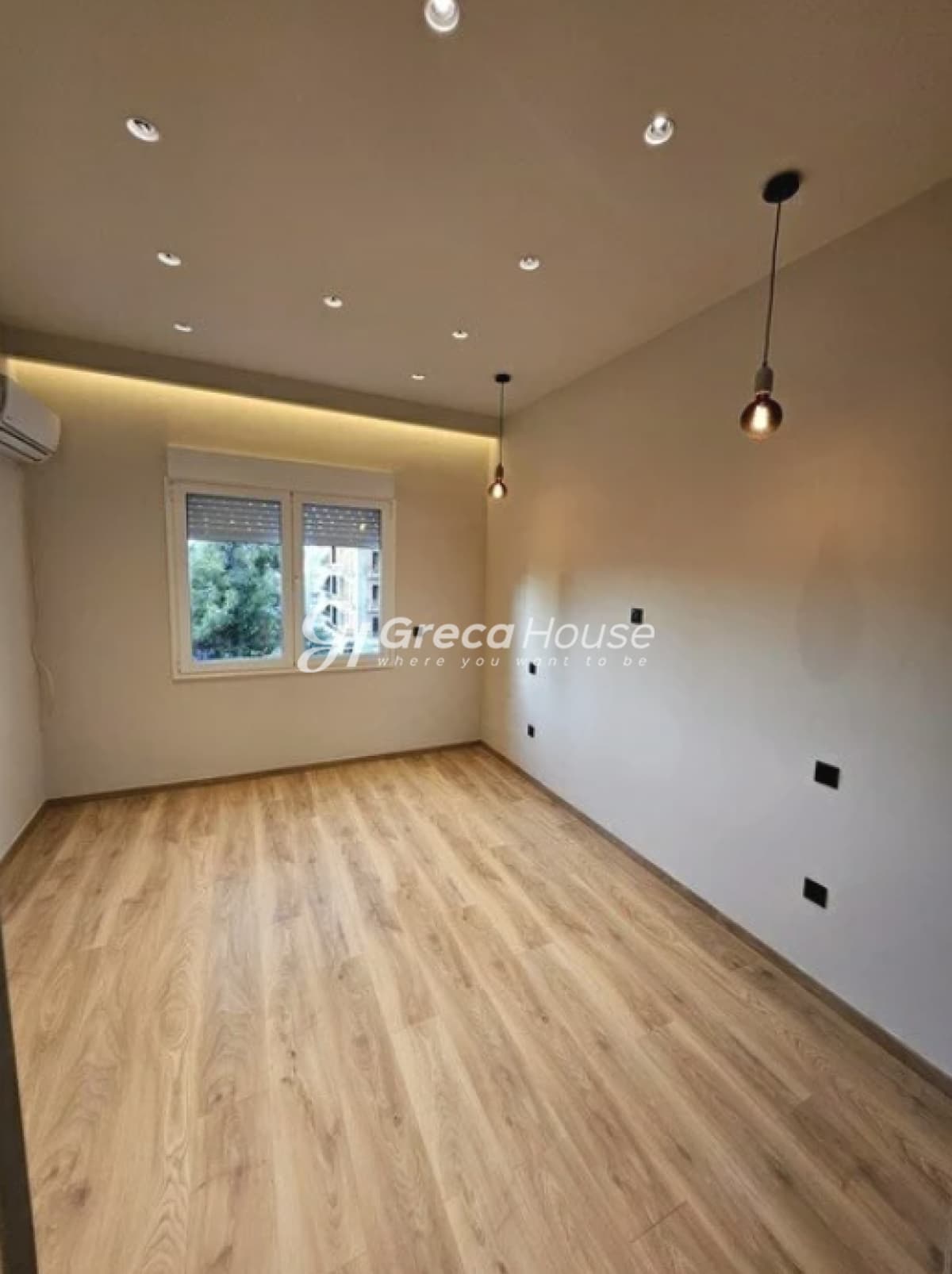 Renovated 2-Bedroom Apartment for Sale in Ano Kypseli, Athens - Photo 19