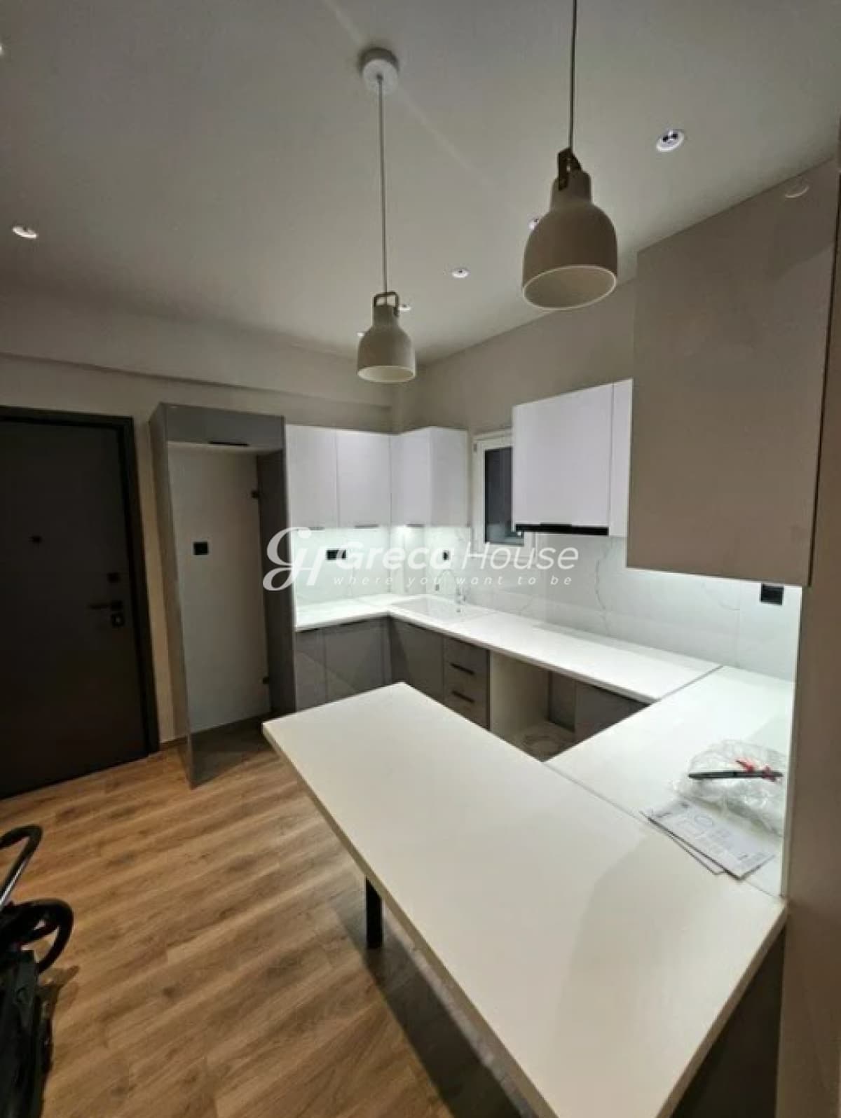 Renovated 2-Bedroom Apartment for Sale in Ano Kypseli, Athens - Photo 4