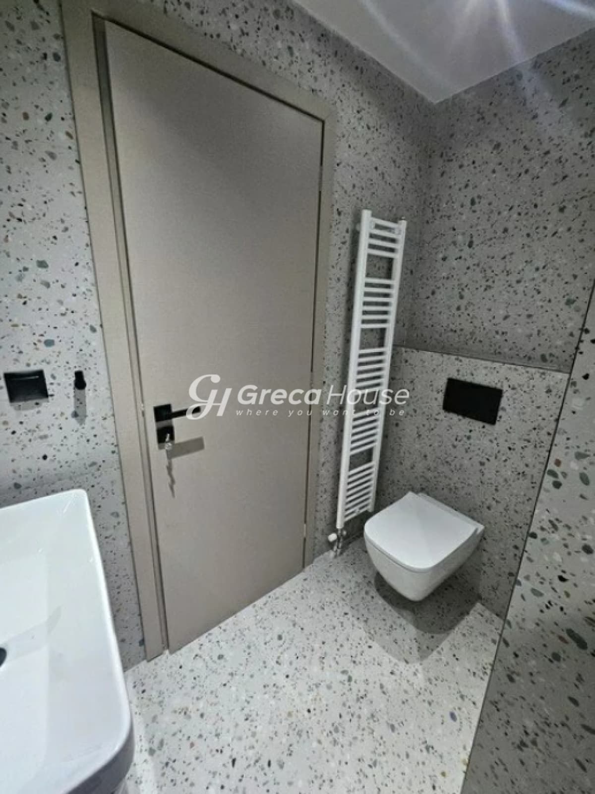 Renovated 2-Bedroom Apartment for Sale in Ano Kypseli, Athens - Photo 6