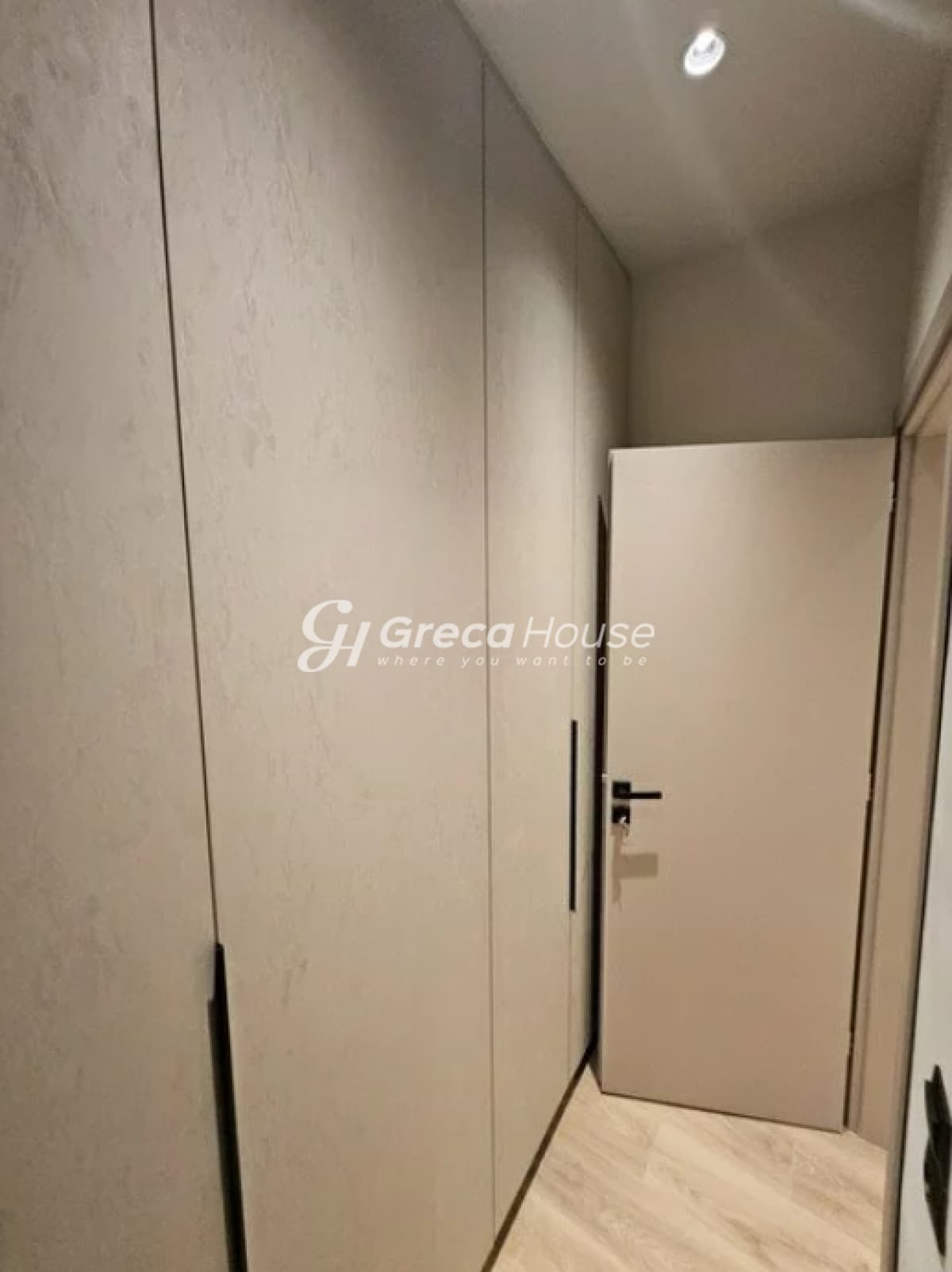 Renovated 2-Bedroom Apartment for Sale in Ano Kypseli, Athens - Photo 15