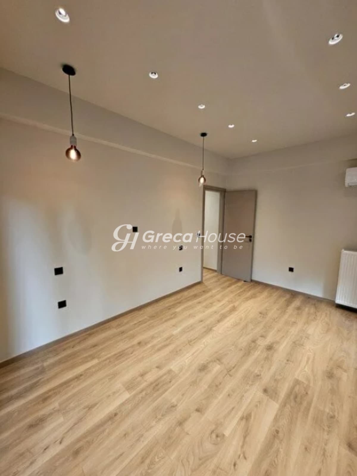 Renovated 2-Bedroom Apartment for Sale in Ano Kypseli, Athens - Photo 8