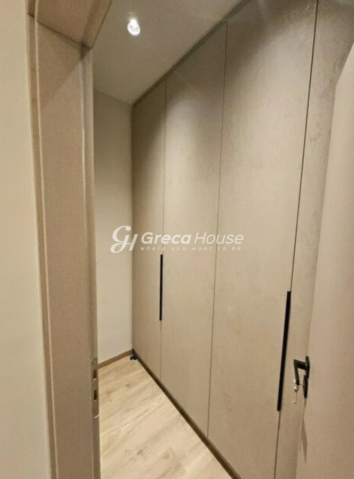 Renovated 2-Bedroom Apartment for Sale in Ano Kypseli, Athens - Photo 9