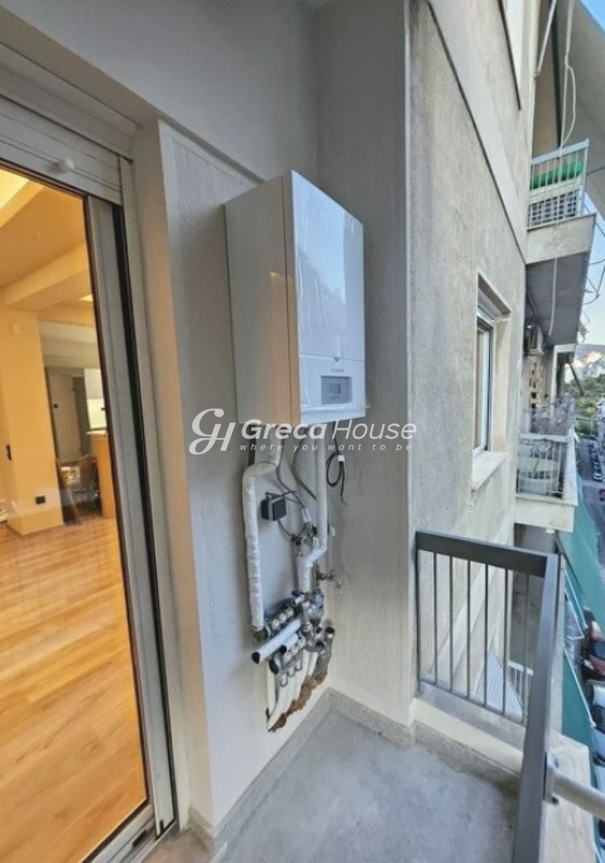 Renovated 2-Bedroom Apartment for Sale in Ano Kypseli, Athens - Photo 18