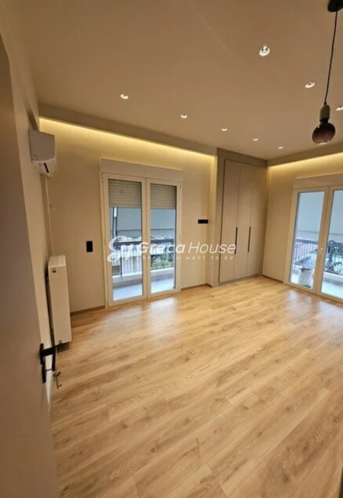 Renovated 2-Bedroom Apartment for Sale in Ano Kypseli, Athens - Photo 3