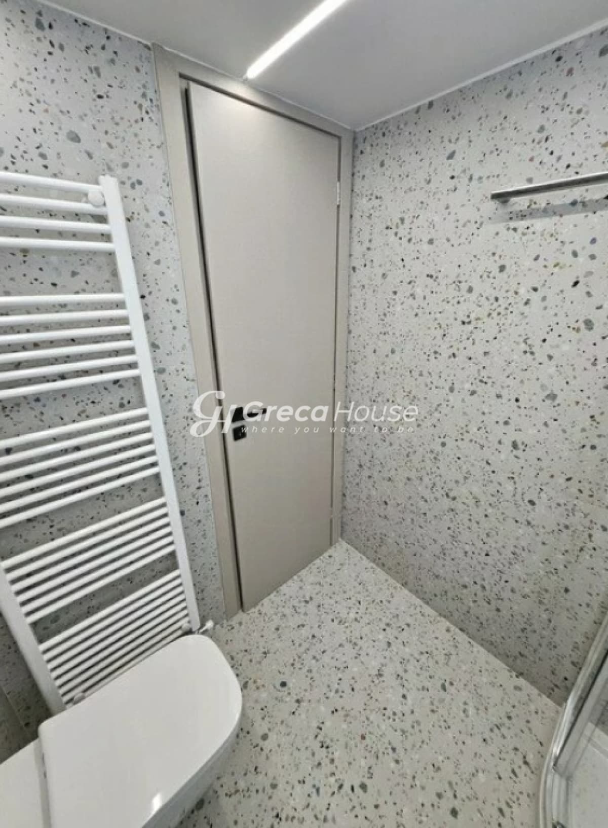 Renovated 2-Bedroom Apartment for Sale in Ano Kypseli, Athens - Photo 21