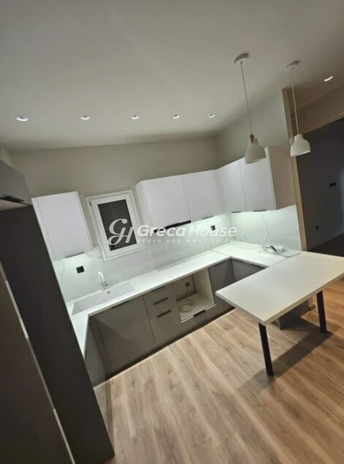 Renovated 2-Bedroom Apartment for Sale in Ano Kypseli, Athens - Photo 12