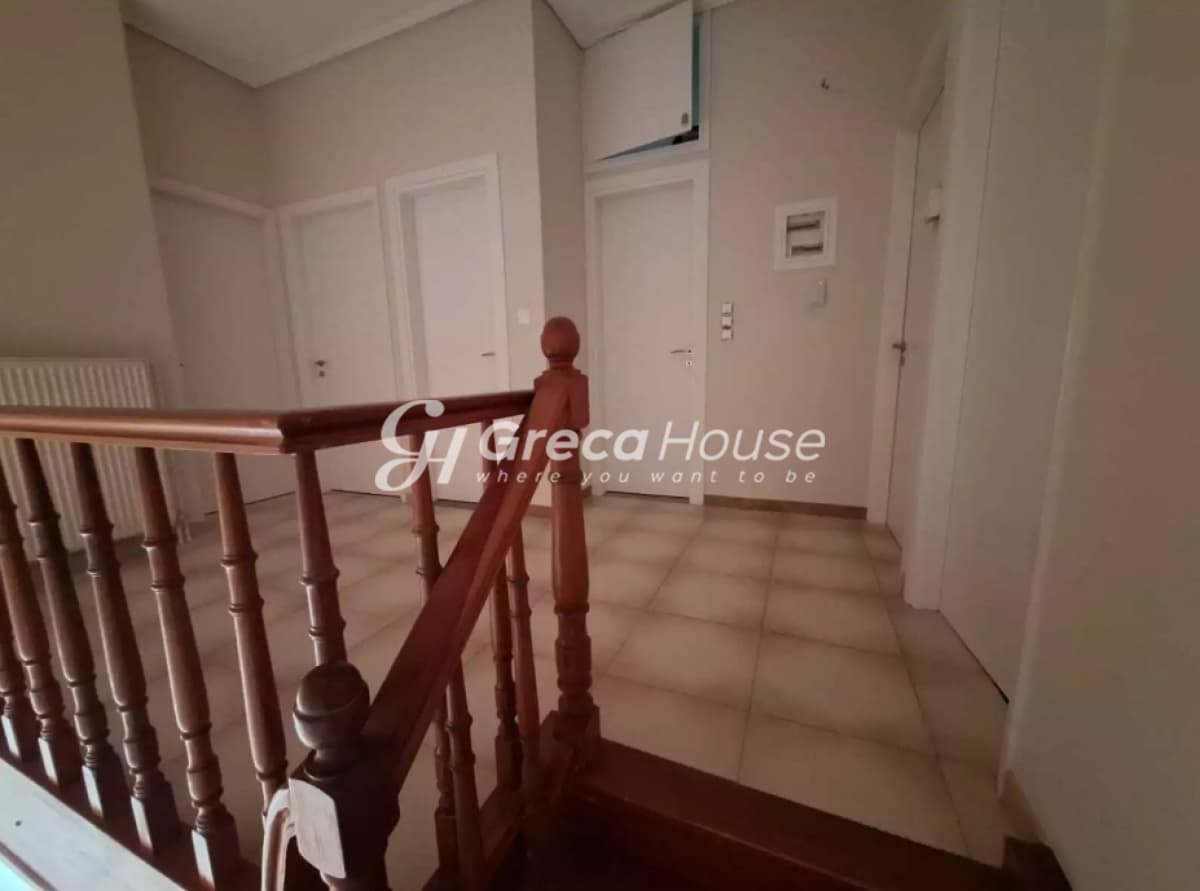 Luxury Renovated 3-Level Building for Sale in Holargos – Ideal Investment Choice - Photo 4
