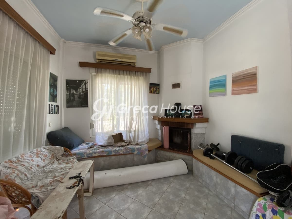 Beachfront Two-Level Villa with Private Garden in Malakonta Eretria, Evia – 10 Meters from the Sea - Photo 4