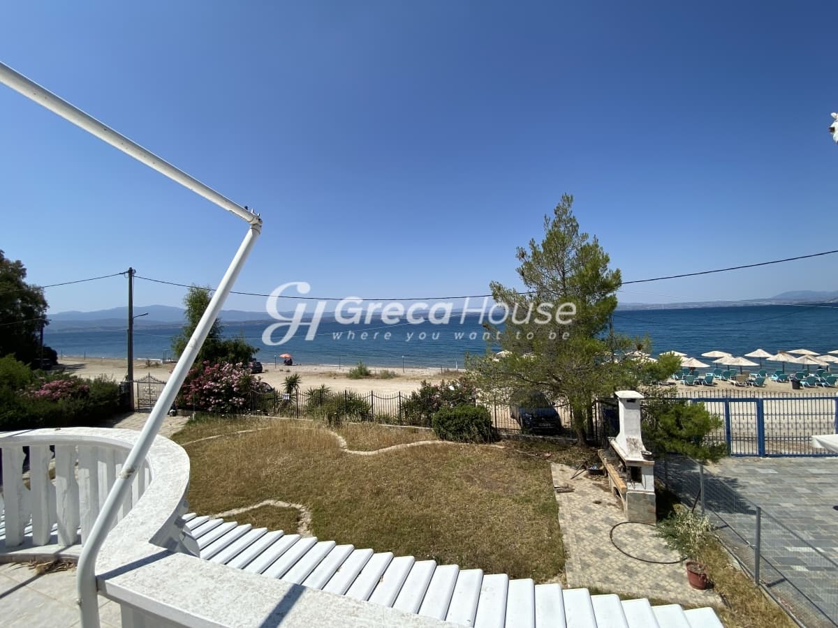 Beachfront Two-Level Villa with Private Garden in Malakonta Eretria, Evia – 10 Meters from the Sea - Photo 7