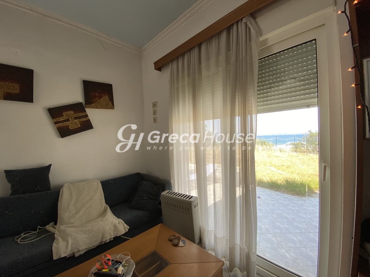 Beachfront Two-Level Villa with Private Garden in Malakonta Eretria, Evia – 10 Meters from the Sea - Photo 14