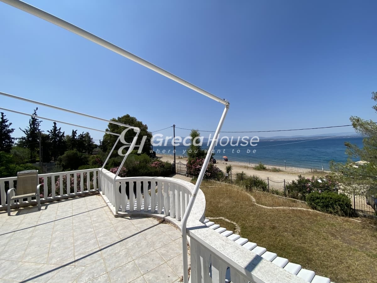 Beachfront Two-Level Villa with Private Garden in Malakonta Eretria, Evia – 10 Meters from the Sea - Photo 17