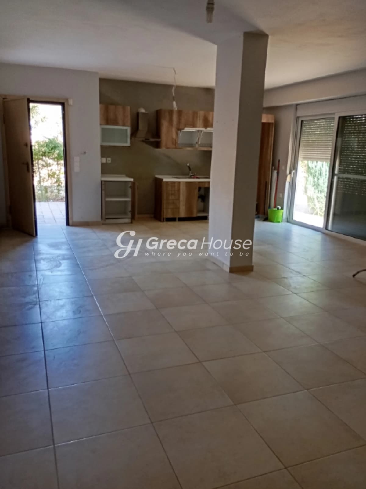 Πόρτο Ράφτη – Τριώροφη μονοκατοικία 220 τ.μ. με κήπο, πάρκινγκ και 600 μ. από την παραλία. - Φωτογραφία 5